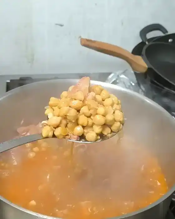 Garbanzos con oreja: receta casera paso a paso, con vídeo